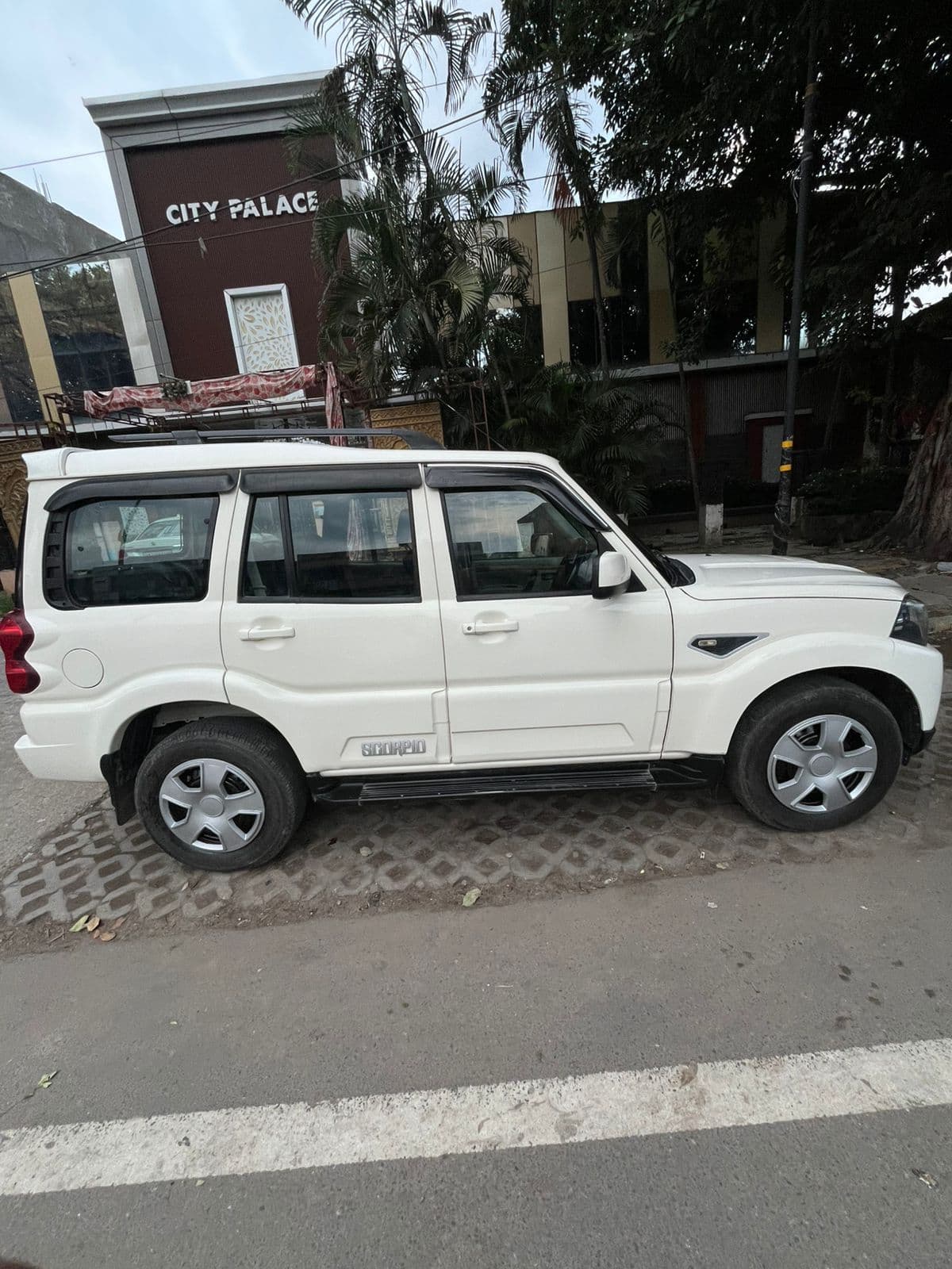 Mahindra Scorpio S7